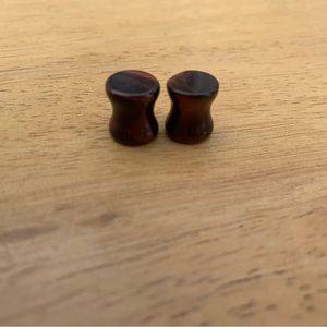 Amber 0g(8mm) saddle plugs